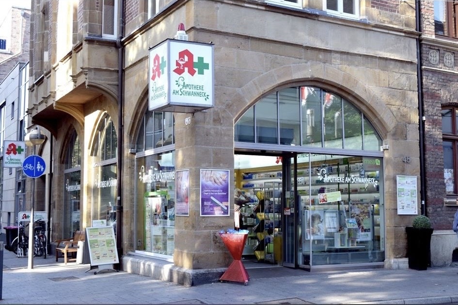 apotheke-am-schwanneck-aussenansicht-breit